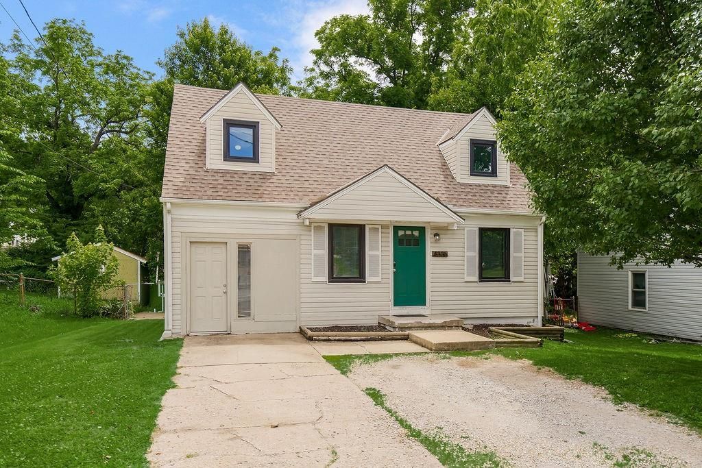 4335 N Oak Trafficway, North Kansas City, MO 64116 Main Photo