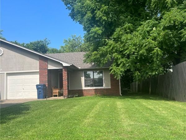 718 N Walnut Street , Unit B, Siloam Springs, AR 72761