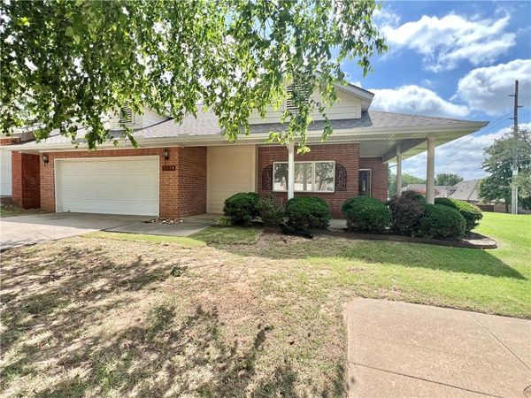 4214 N Meadow View Drive , Fayetteville, AR 72703