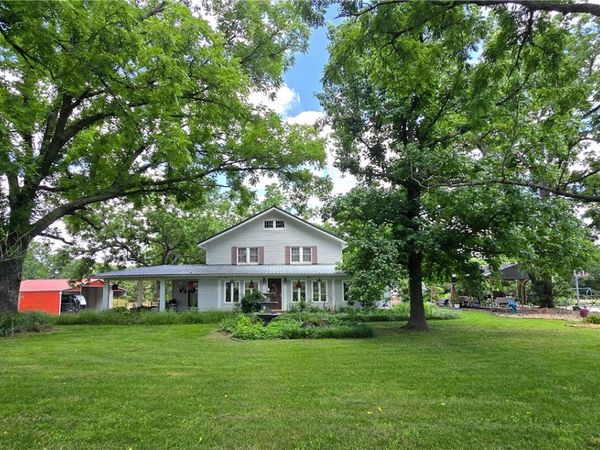 696 Highway 21 N , Berryville, AR 72616
