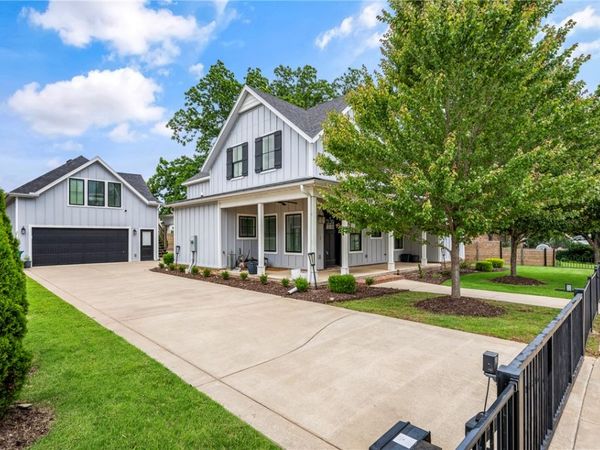 448 SW C Street , Bentonville, AR 72712