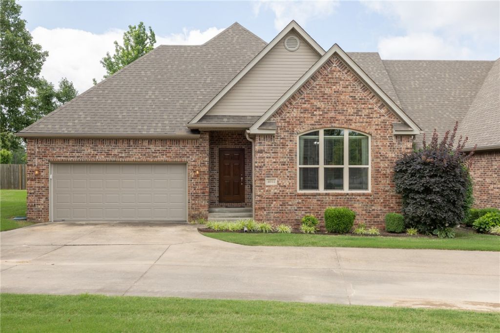4011 N Meadow View Drive, Fayetteville, AR 72703 Main Photo