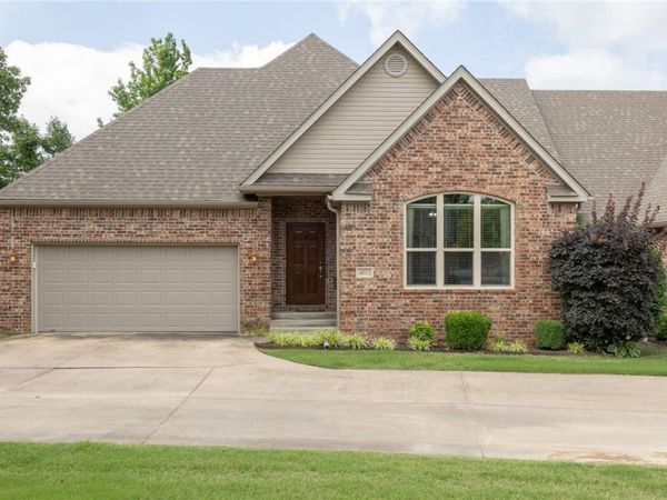 4011 N Meadow View Drive , Fayetteville, AR 72703