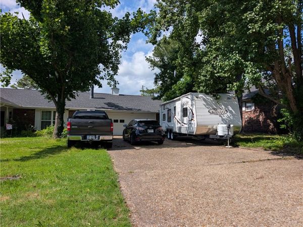 1307 Pine Street , Rogers, AR 72758