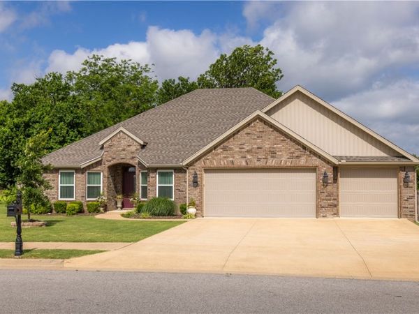 2304 Carl Street , Siloam Springs, AR 72761