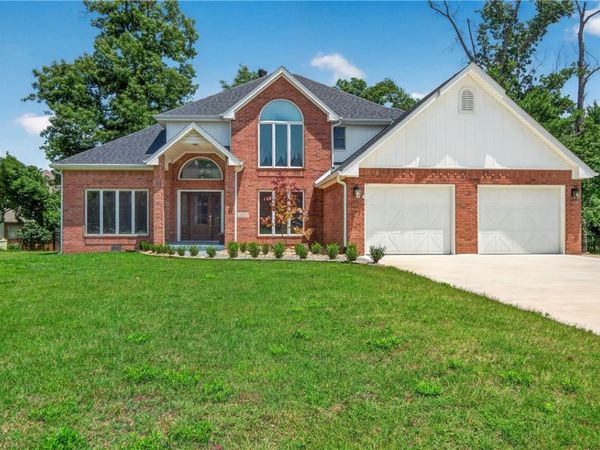 47 Stonehenge Drive, Bentonville, AR 72712