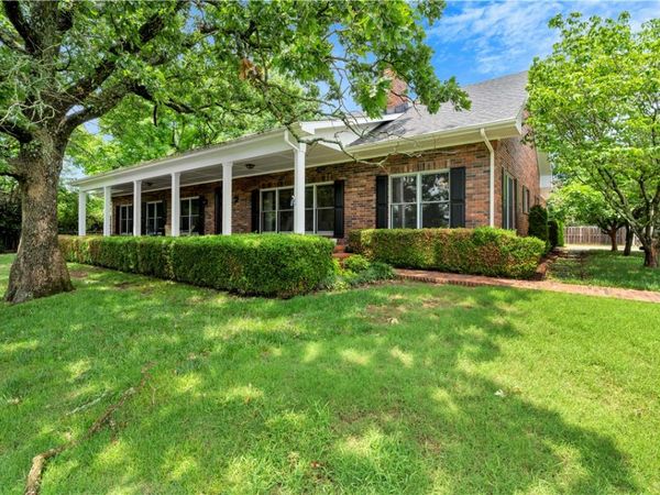 1141 E Ridgeway Drive , Fayetteville, AR 72701