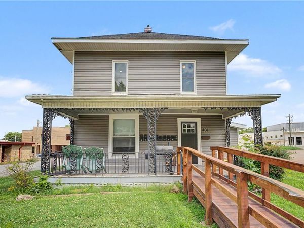 401 E Twin Springs Street , Siloam Springs, AR 72761