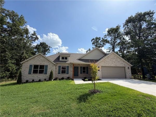 12 Kinross Drive, Bella Vista, AR 72715