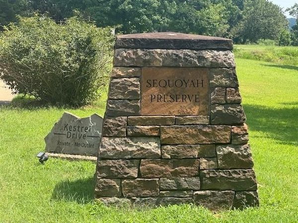 84 S Kestrel Drive , Fayetteville, AR 72703