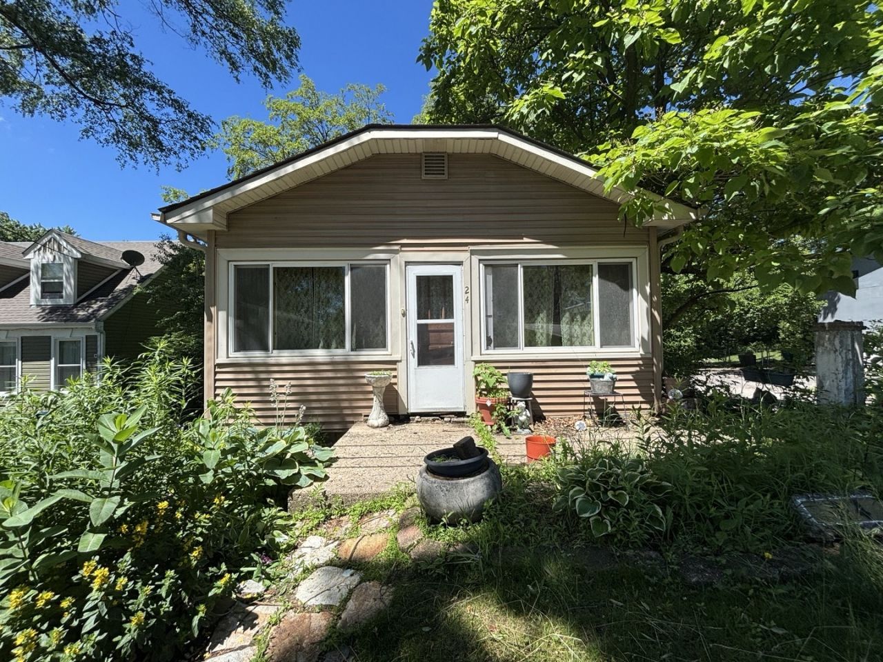 24 S Hickory Avenue , Fox Lake, IL 60020