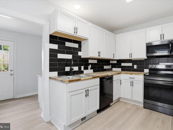 10 E LEE STREET , HAGERSTOWN, MD 21740