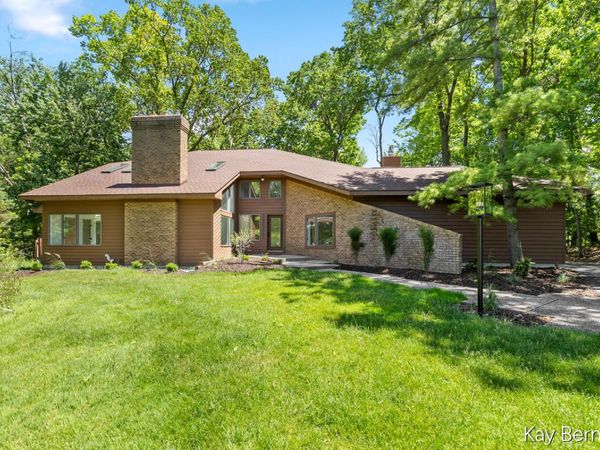 1860 Beard Drive SE, Grand Rapids, MI 49546