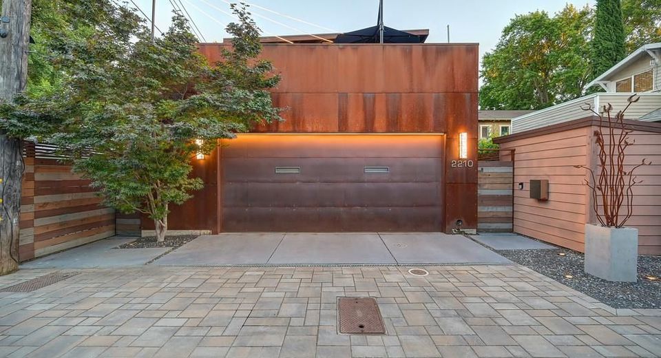 2210 Blues Aly, Sacramento, CA 95816 Photo