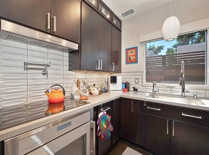 2210 Blues Aly, Sacramento, CA 95816 Photo