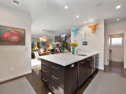 2210 Blues Aly, Sacramento, CA 95816 Photo