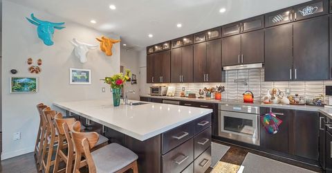 2210 Blues Aly, Sacramento, CA 95816 Photo