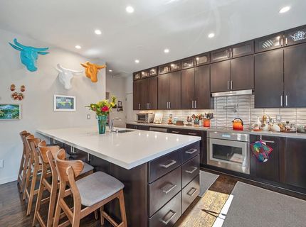 2210 Blues Aly, Sacramento, CA 95816 Photo