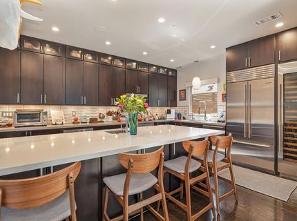 2210 Blues Aly, Sacramento, CA 95816 Photo