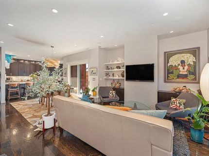 2210 Blues Aly, Sacramento, CA 95816 Photo