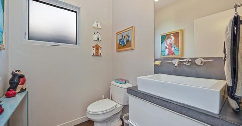 2210 Blues Aly, Sacramento, CA 95816 Photo