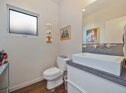 2210 Blues Aly, Sacramento, CA 95816 Photo