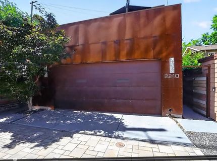 2210 Blues Aly, Sacramento, CA 95816 Photo