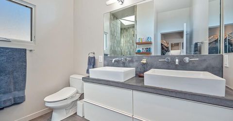 2210 Blues Aly, Sacramento, CA 95816 Photo
