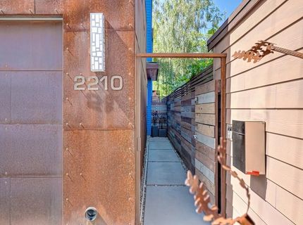 2210 Blues Aly, Sacramento, CA 95816 Photo