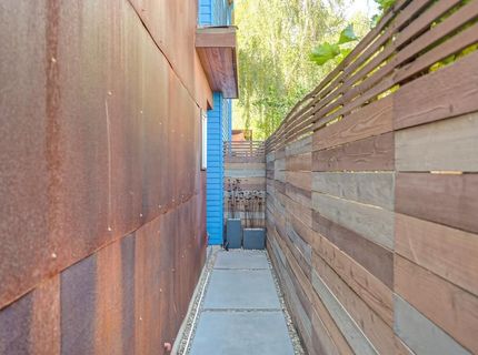 2210 Blues Aly, Sacramento, CA 95816 Photo