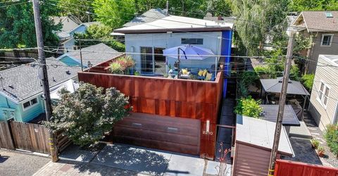 2210 Blues Aly, Sacramento, CA 95816 Photo