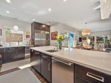 2210 Blues Aly, Sacramento, CA 95816 Photo