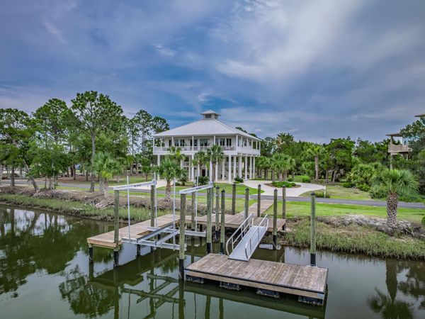 123 Cedar Island Way , Crawfordville, FL 32327