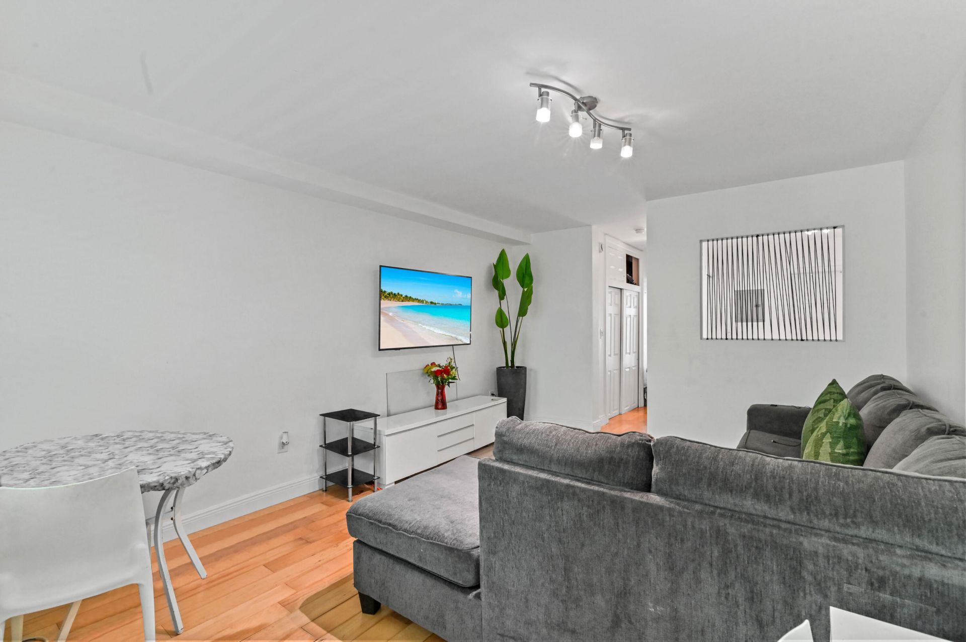 1035 Meridian Avenue, Unit 5, Miami Beach, FL 33139 Photo