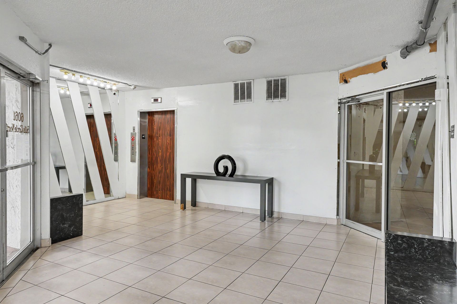 6061 N Falls Cir, Unit 110, Lauderhill, FL 33319 Photo