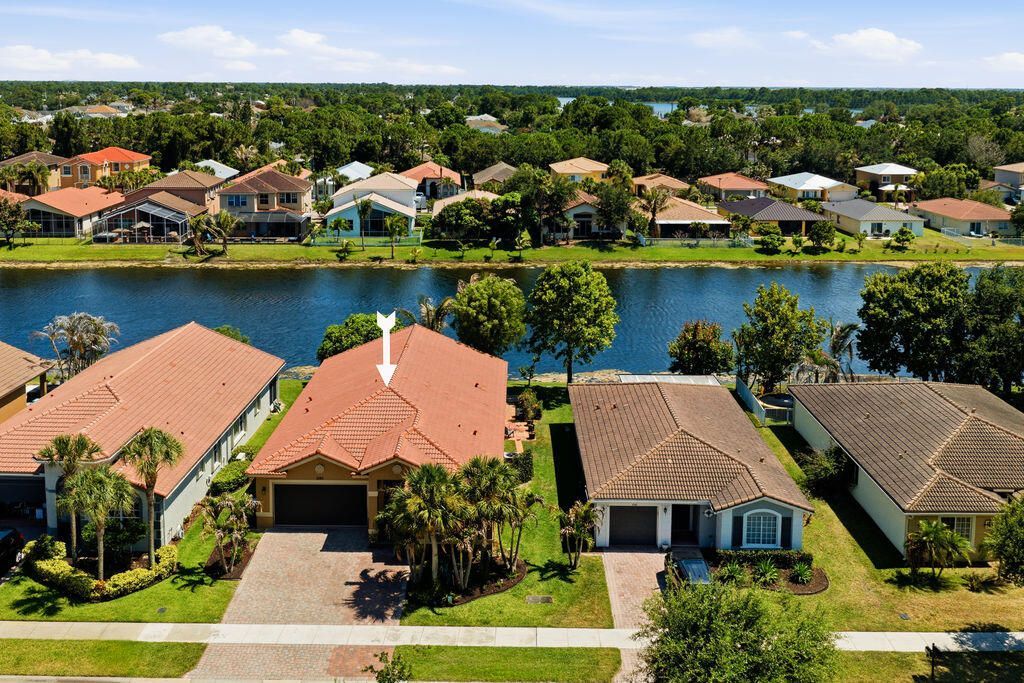 2165 SW Newport Isles Boulevard, Port Saint Lucie, FL 34953 Photo