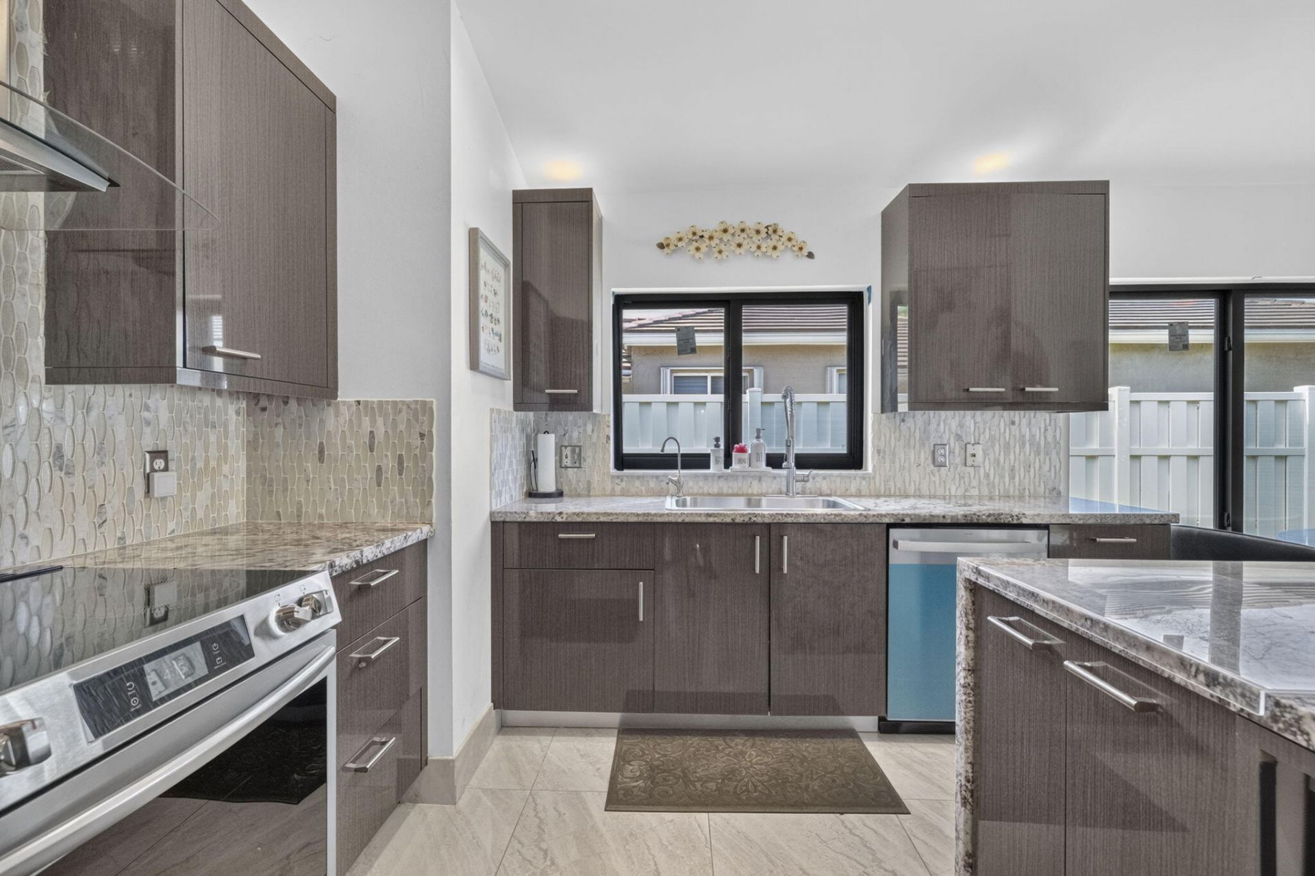 912 NW 132nd Avenue, Sunrise, FL 33325 Photo