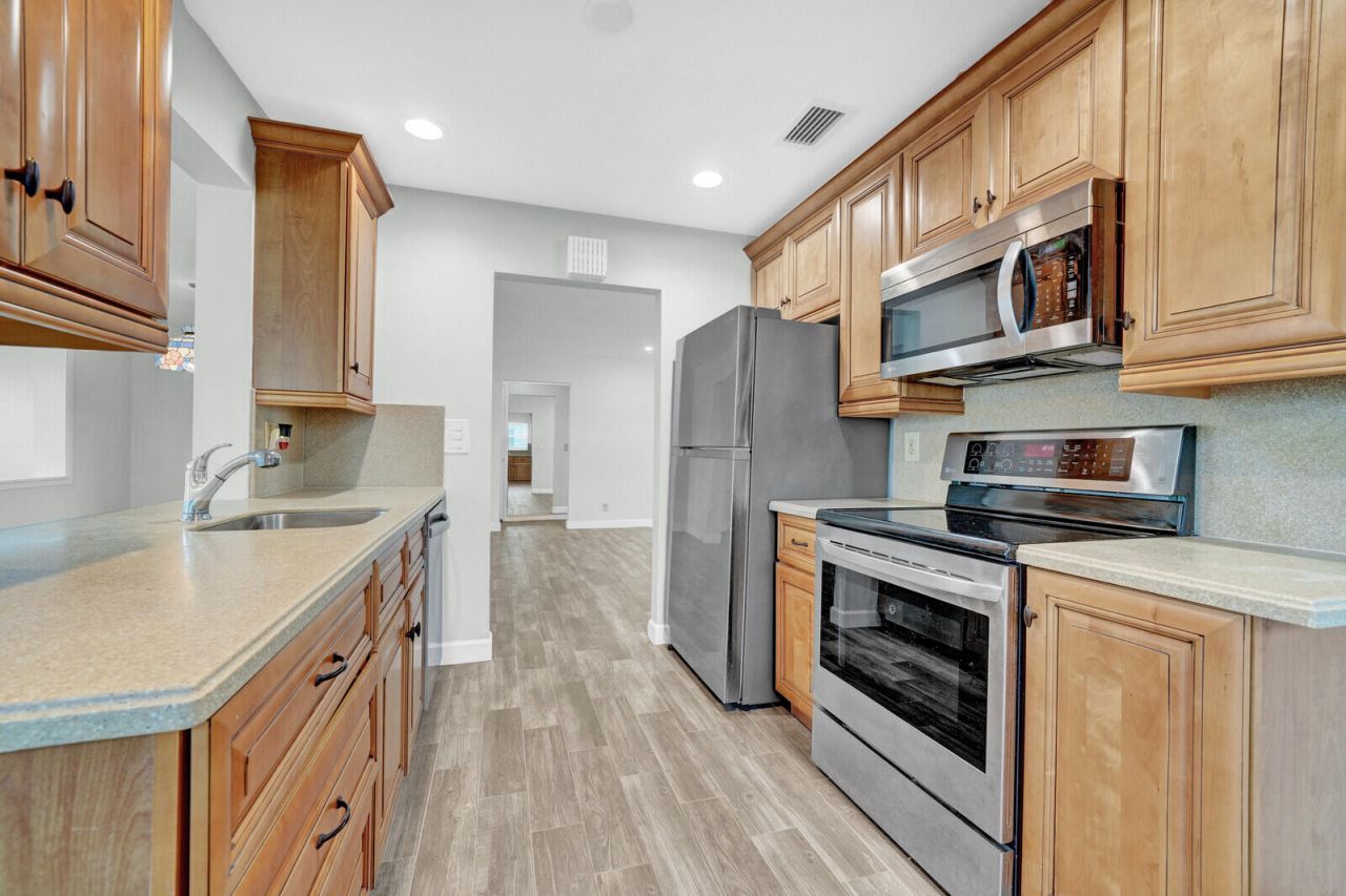 714 SW 16th Street, Boynton Beach, FL 33426 Photo