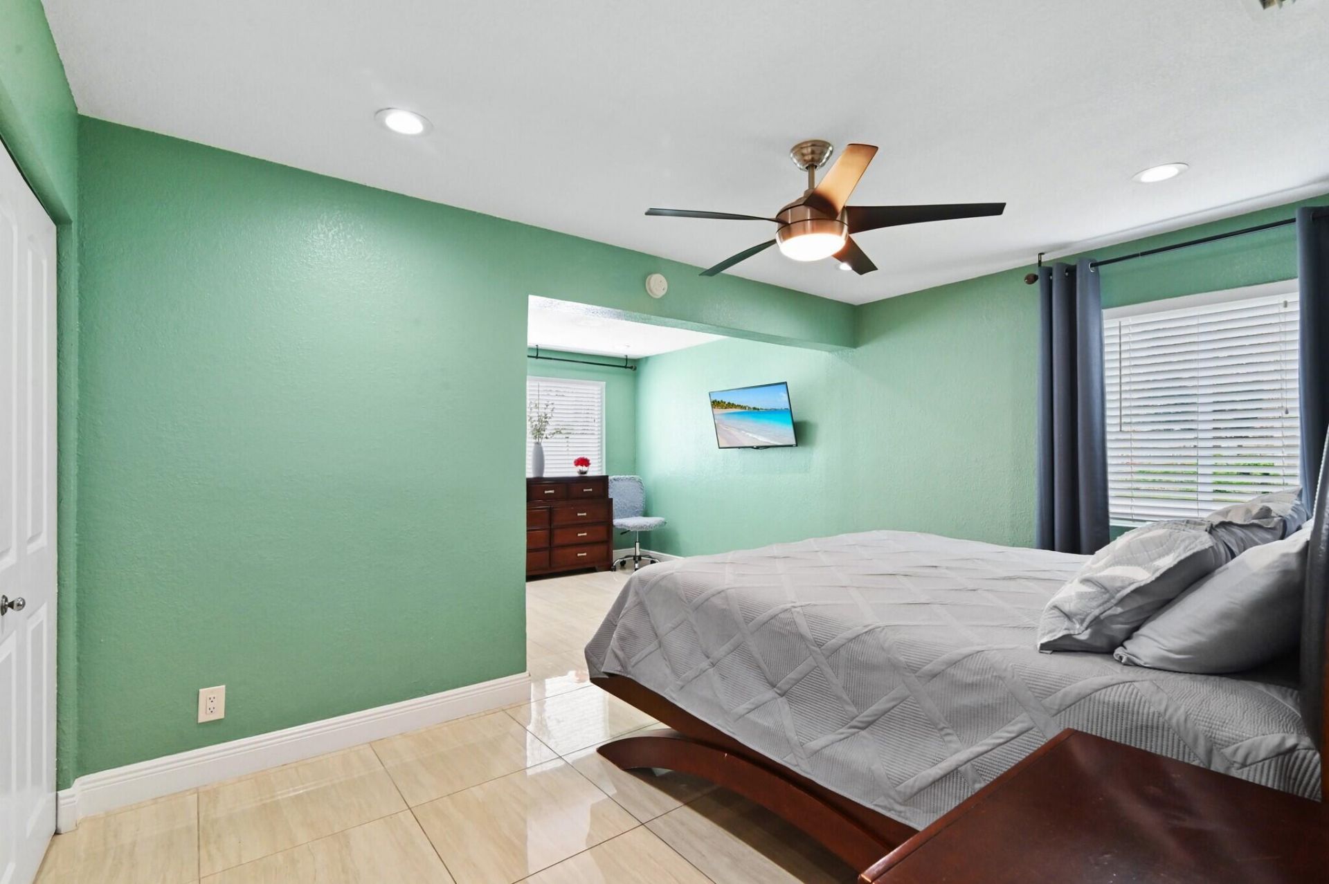 124 Davis Road, Palm Springs, FL 33461 Photo