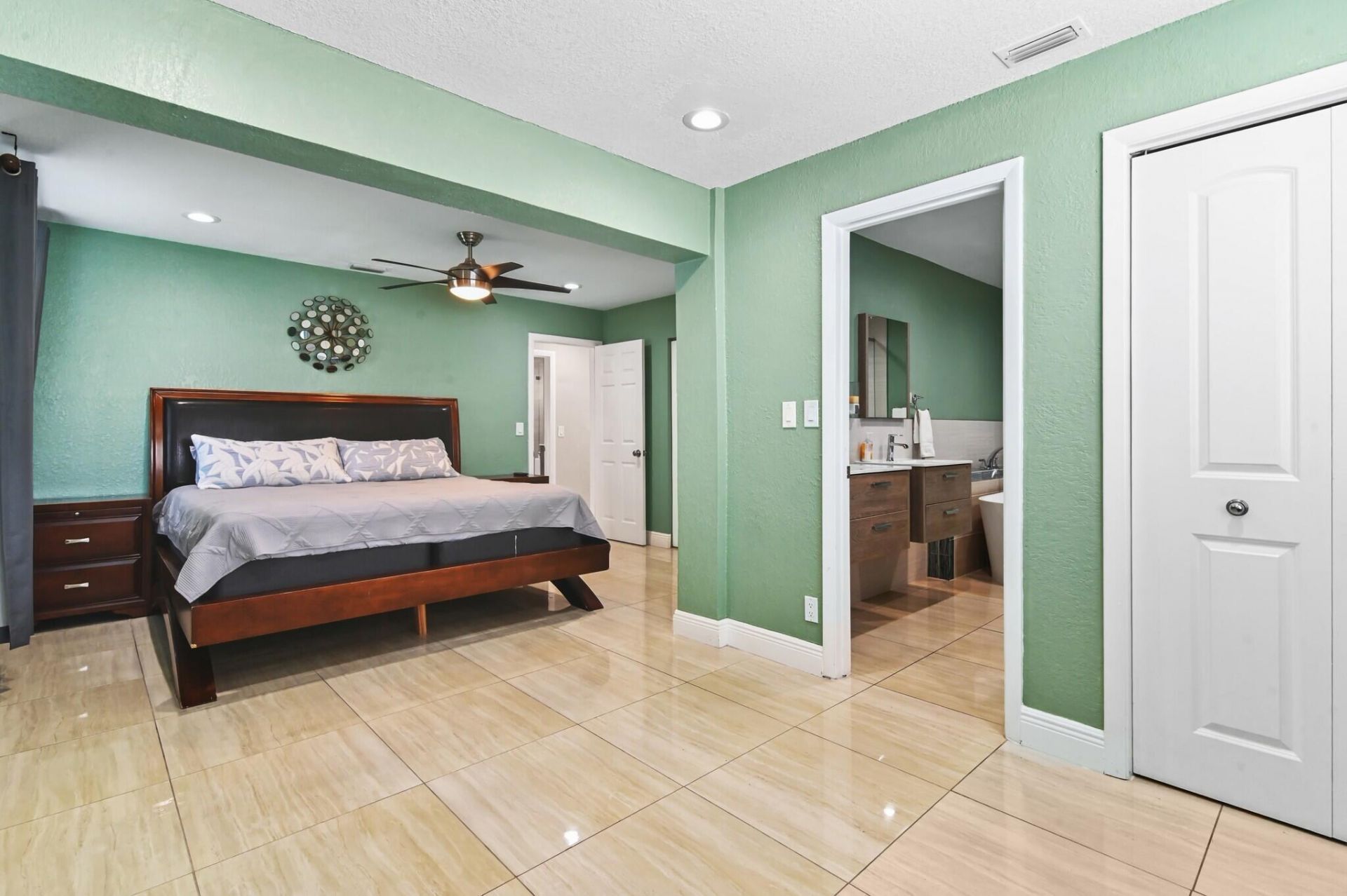 124 Davis Road, Palm Springs, FL 33461 Photo
