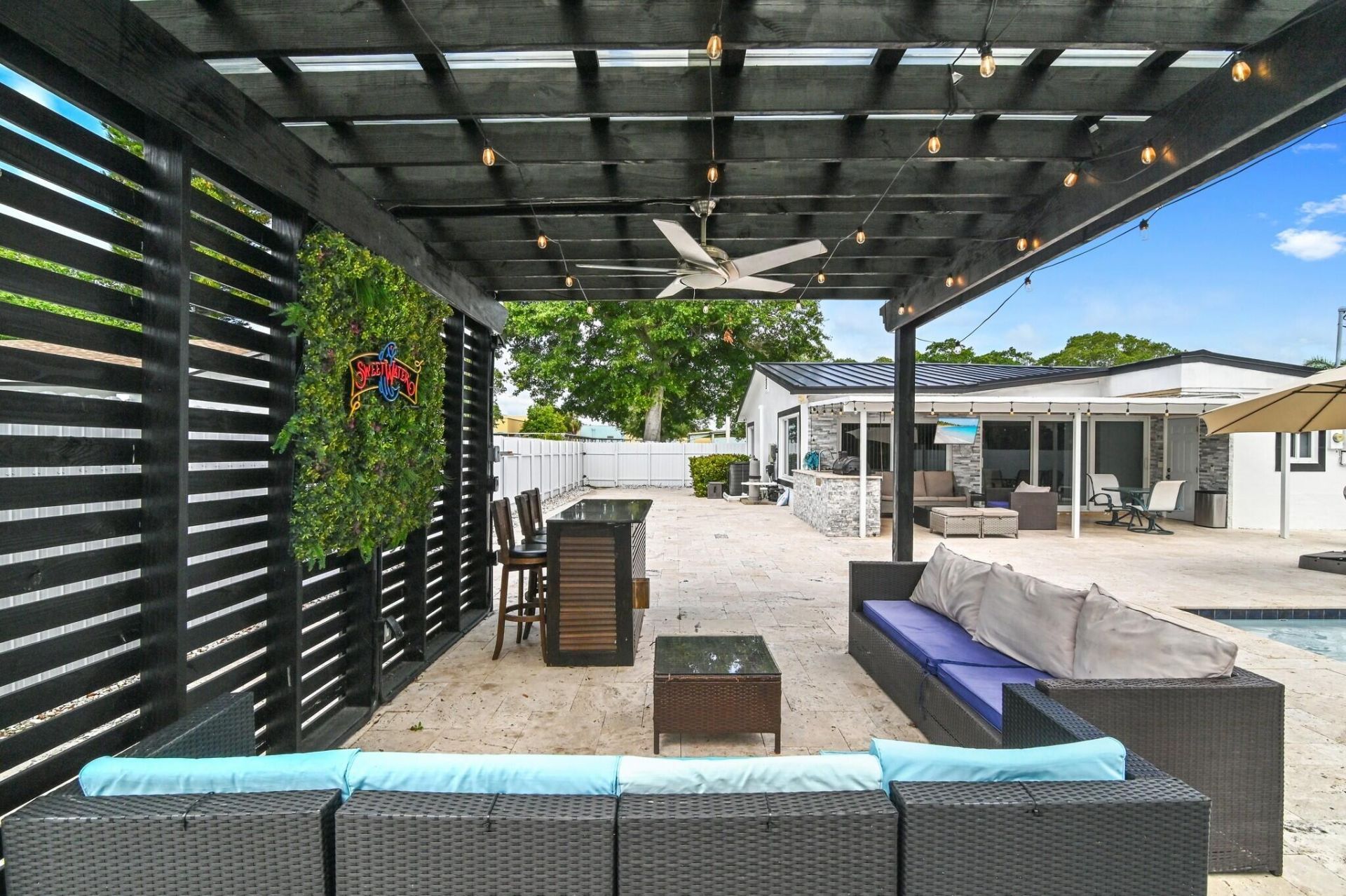 124 Davis Road, Palm Springs, FL 33461 Photo