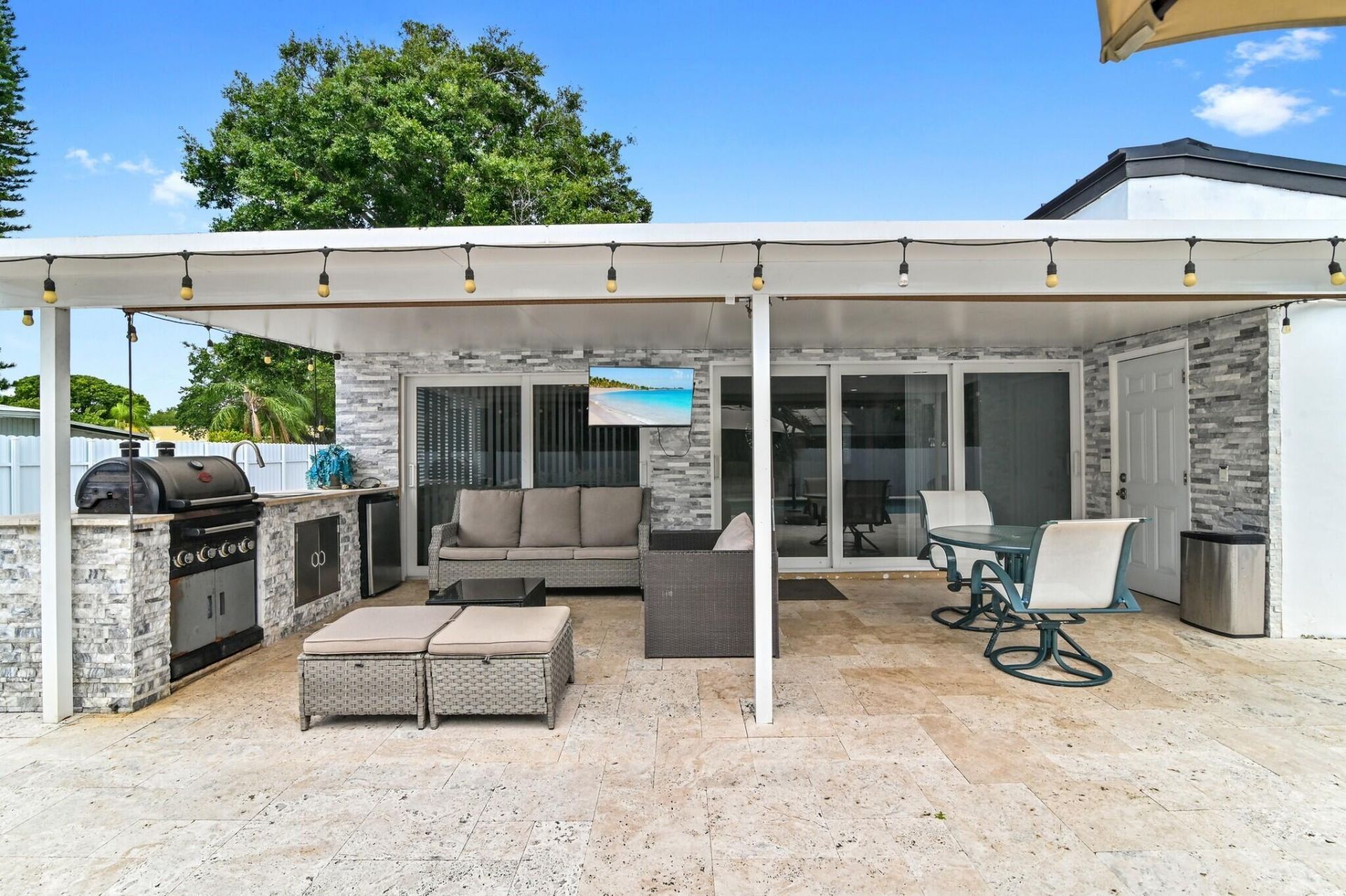 124 Davis Road, Palm Springs, FL 33461 Photo