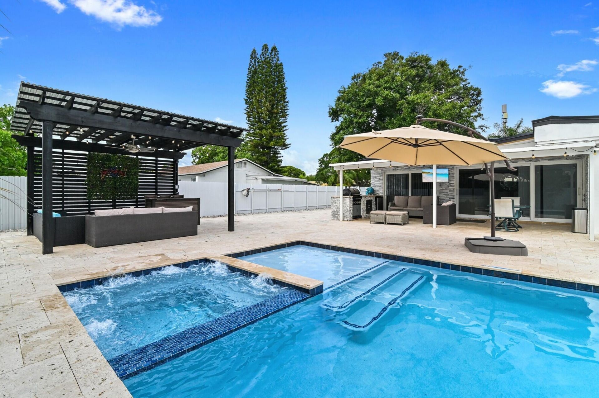 124 Davis Road, Palm Springs, FL 33461 Photo