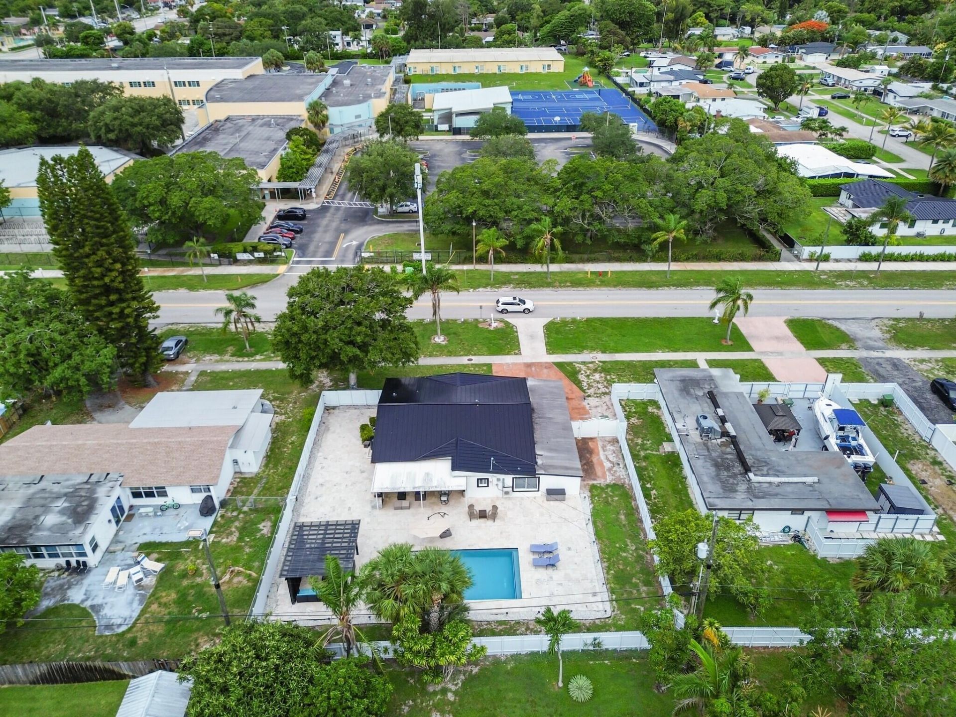 124 Davis Road, Palm Springs, FL 33461 Photo