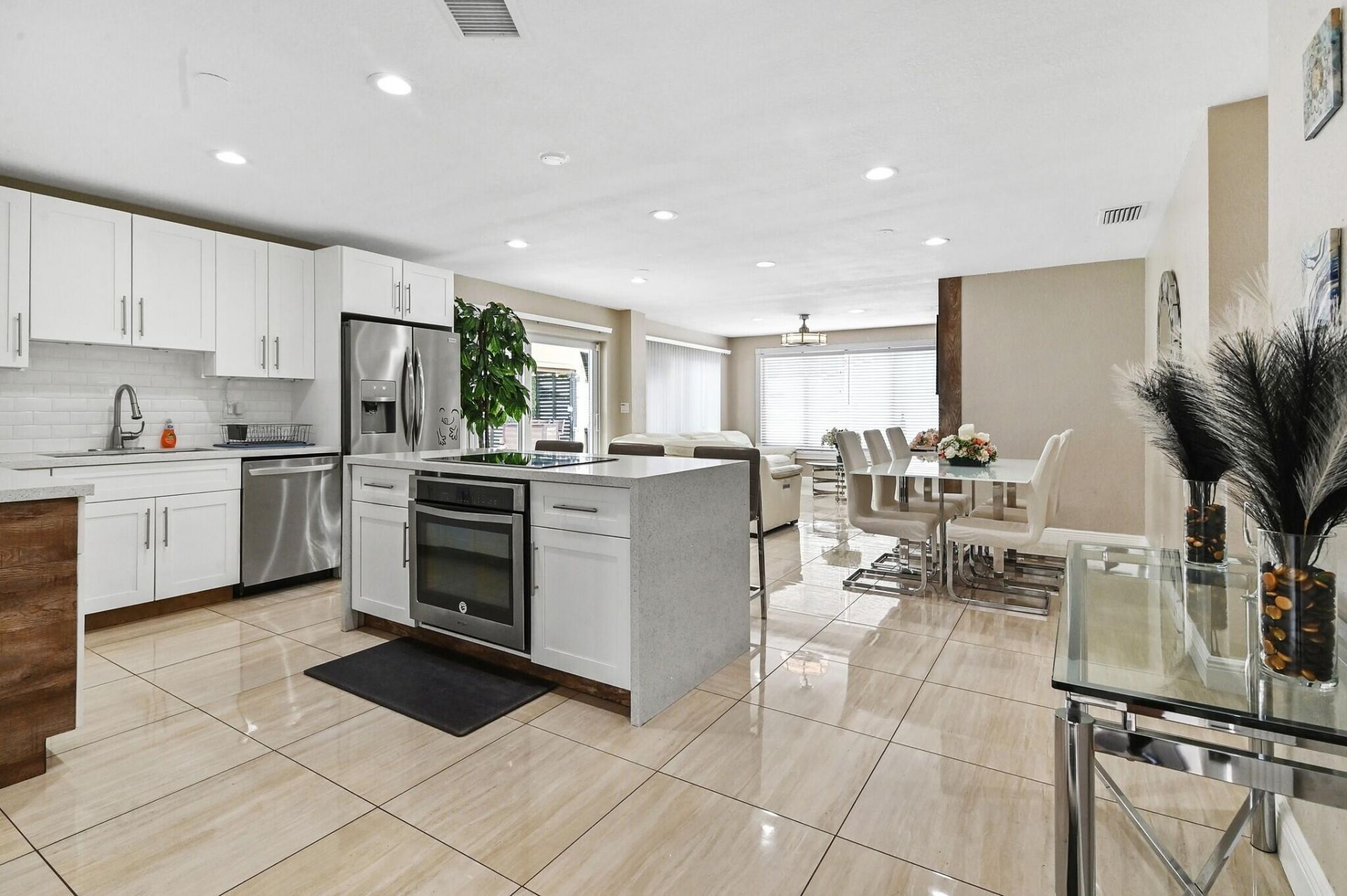 124 Davis Road, Palm Springs, FL 33461 Photo