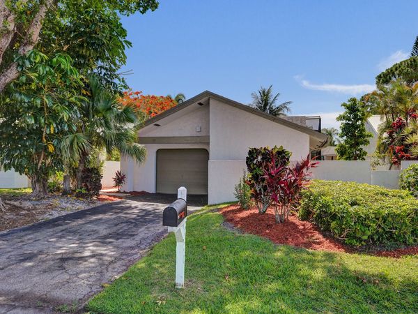 820 NW 21st Way, Unit 820, Delray Beach, FL 33445