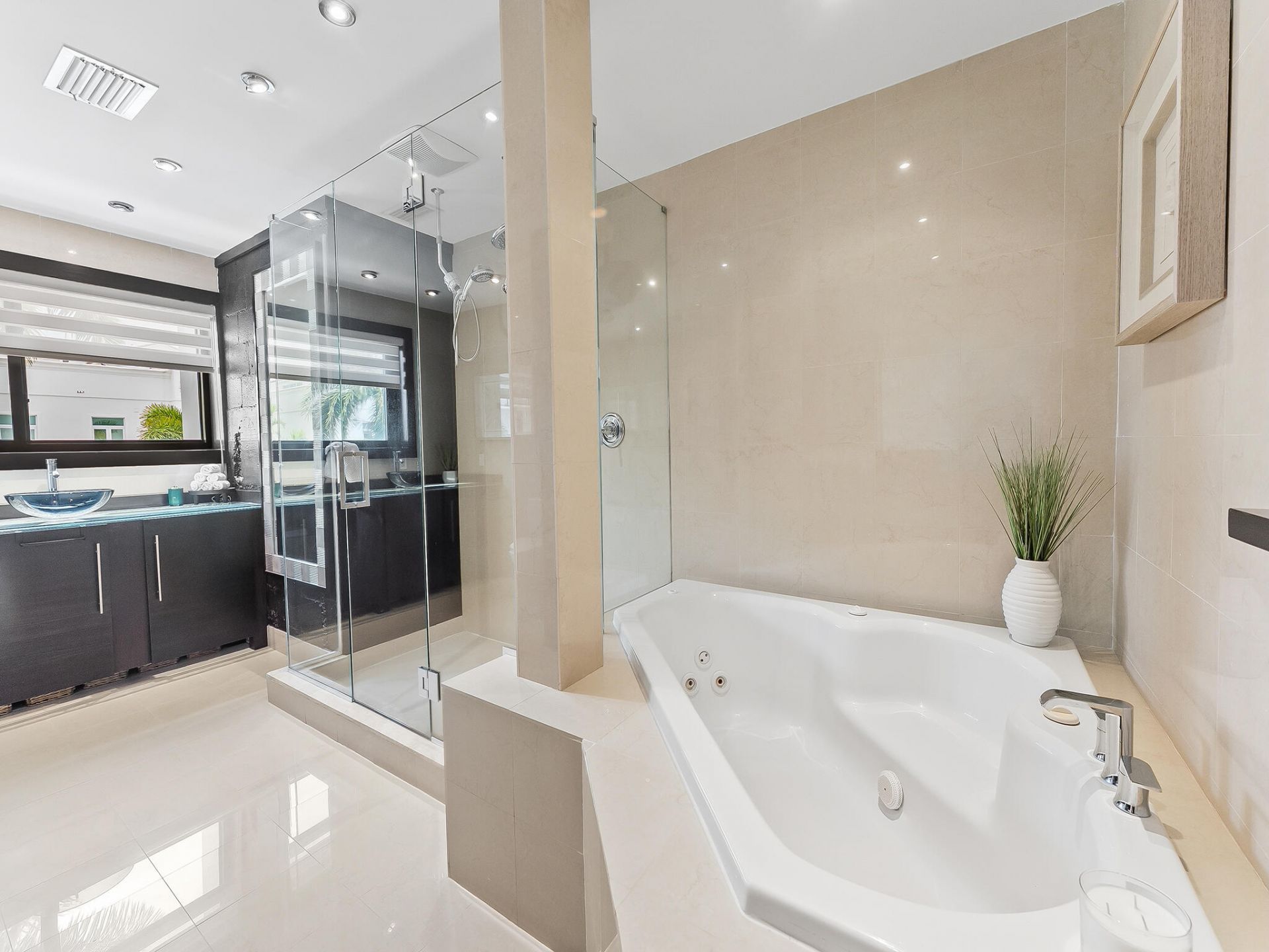 76 Isle Of Venice Drive, Unit G, Fort Lauderdale, FL 33301 Photo