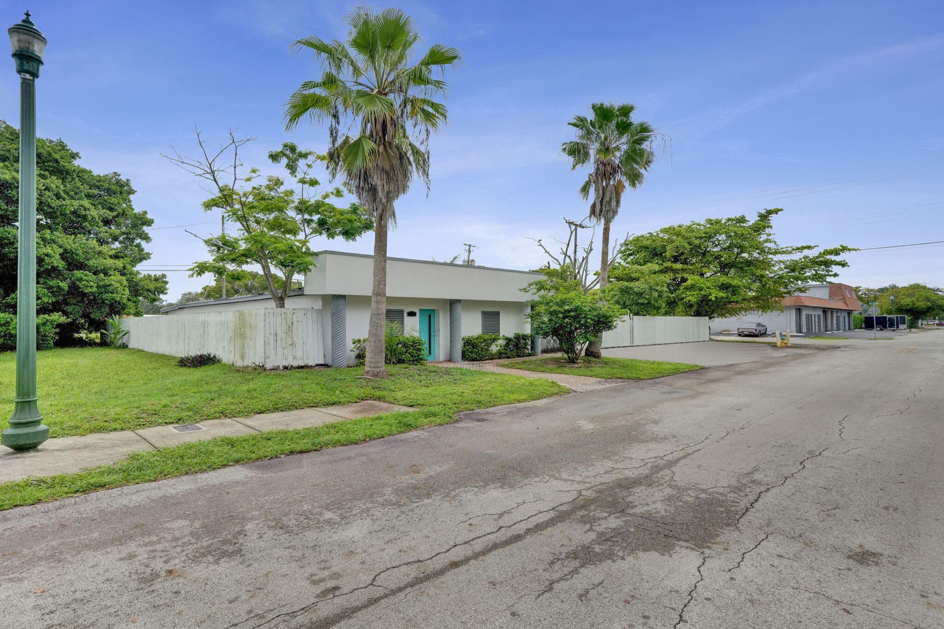 3301 N Dixie Highway, Oakland Park, FL 33334 Photo