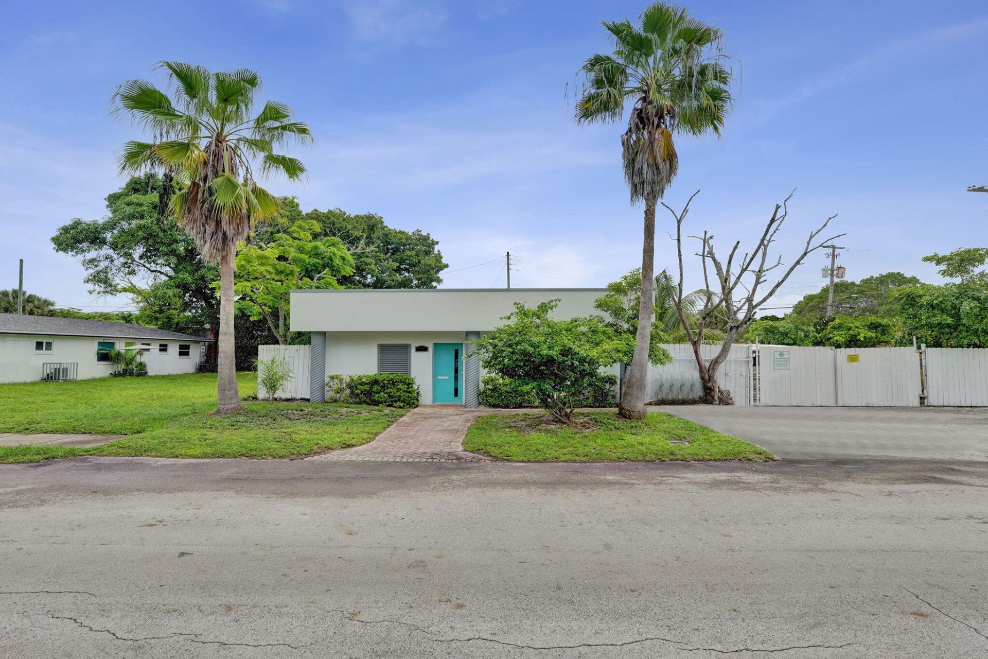 3301 N Dixie Highway, Oakland Park, FL 33334 Photo