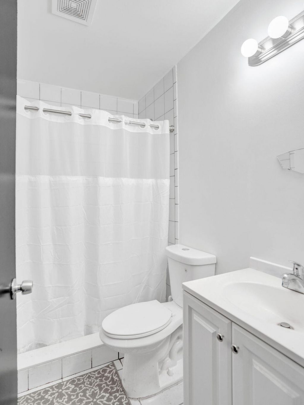 3301 N Dixie Highway, Oakland Park, FL 33334 Photo